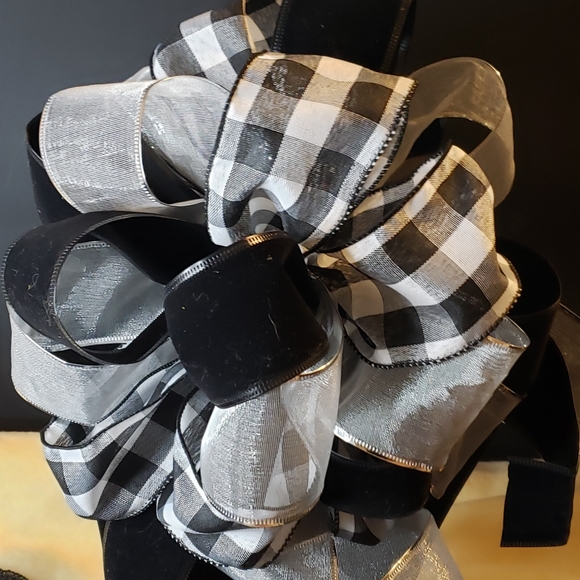 LAST ONE!! Poof-style Handcrafted Holiday Bows! Approx.11"Wx14"L - Picture 2 of 2